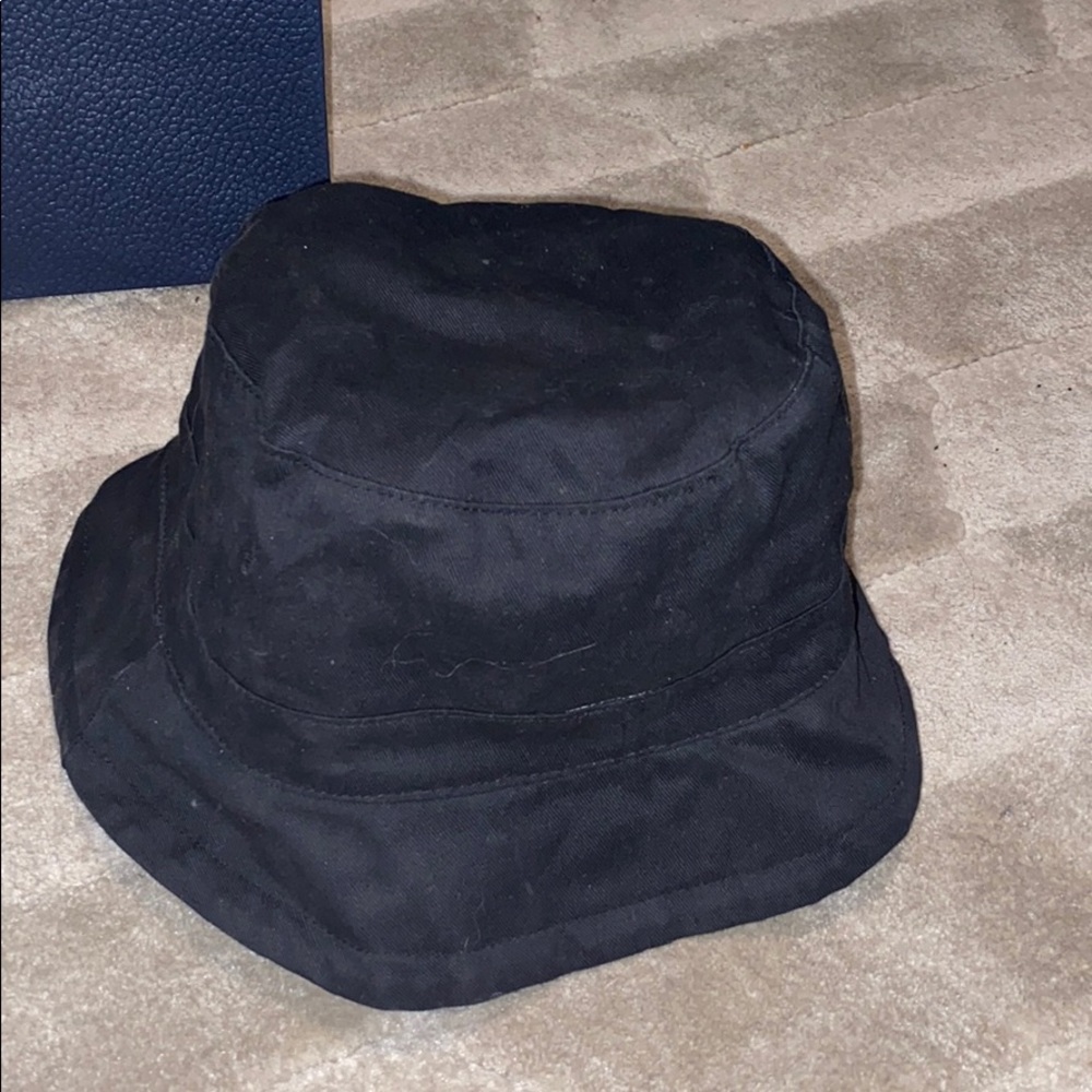 Reversible bucket hat